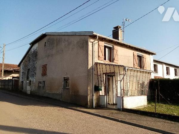 Maison de village avec aisances et dépendances , terrain attenant de 394 m²