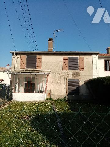 Maison de village avec aisances et dépendances , terrain attenant de 394 m²