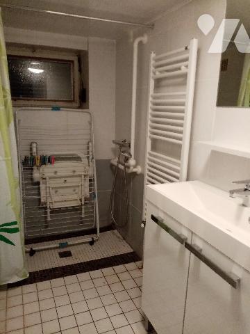 Maison de village avec aisances et dépendances , terrain attenant de 394 m²