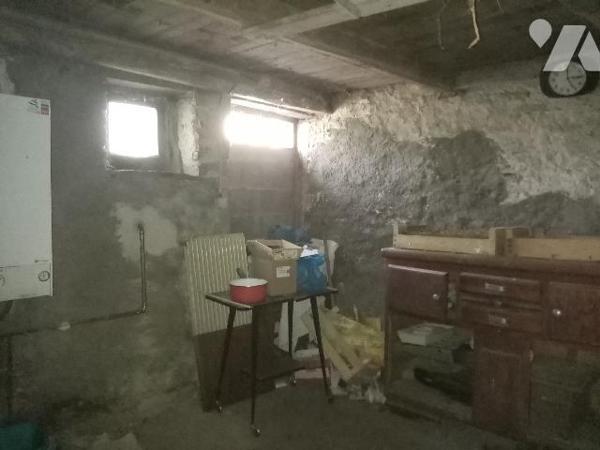 Maison de village avec aisances et dépendances , terrain attenant de 394 m²