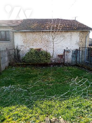 Maison de village avec aisances et dépendances , terrain attenant de 394 m²