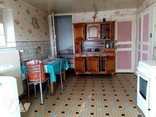 Maison de village avec aisances et dépendances , terrain attenant de 394 m²