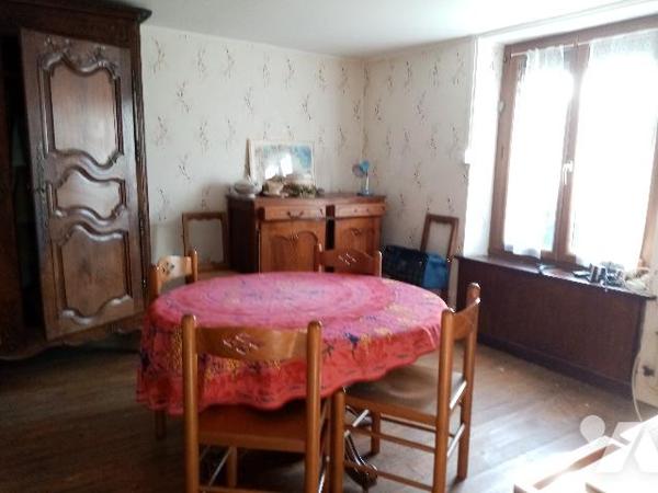 Maison de village avec aisances et dépendances , terrain attenant de 394 m²