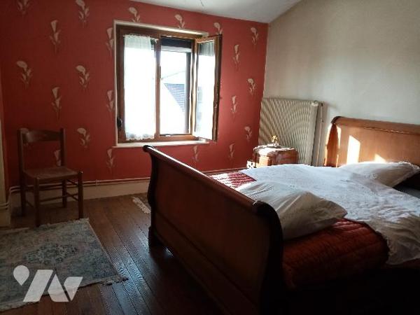 Maison de village avec aisances et dépendances , terrain attenant de 394 m²