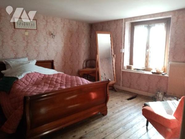 Maison de village avec aisances et dépendances , terrain attenant de 394 m²