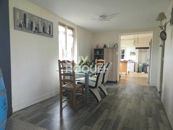 Proche L'AIGLE - Maison de Pays avec dépendances à 150 m de la 1ère habitation.