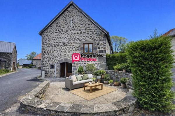 Maison de caractère en pierre 6 pièces de 300 m2 sur terrain 344 m2