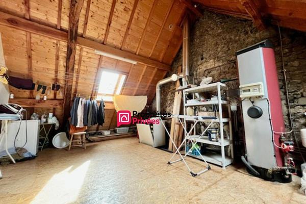 Maison de caractère en pierre 6 pièces de 300 m2 sur terrain 344 m2