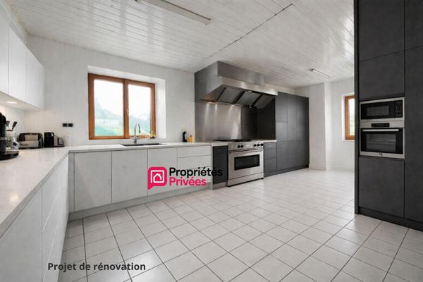 Maison de caractère en pierre 6 pièces de 300 m2 sur terrain 344 m2