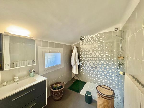 Maison familiale avec studio attenant