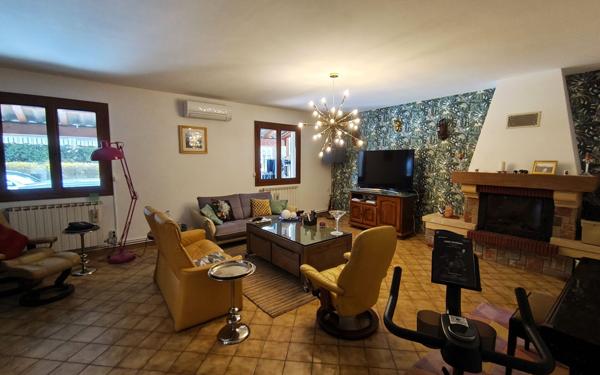 Maison à vendre    6 pièces • 180 m2 Barjac