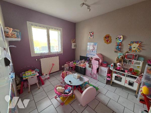 YVETOT,  MAISON d'~145m² sur terrain ~610m², sur sous sol complet, bureau, 6 chambres.