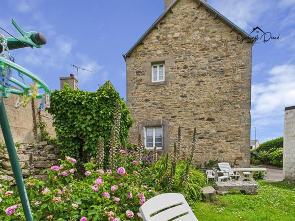 Maison avec cachet en pierre à Roscoff - Double garage, jardin clos et au calme