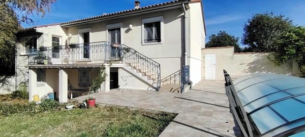 Grande maison lumineuse avec piscine proche commodités