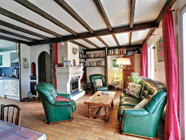 Grande maison lumineuse avec piscine proche commodités