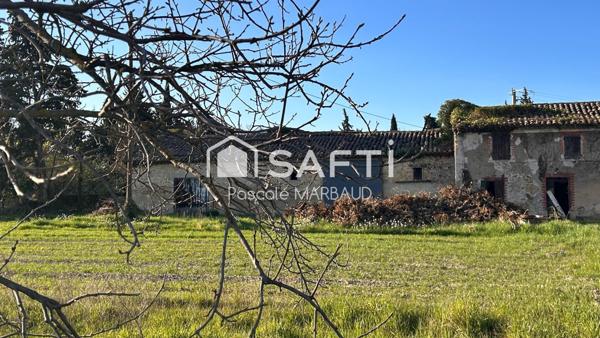 Mas de 250 m² environ sur 2990 m²