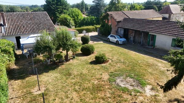 Maison avec plusieurs dépendances