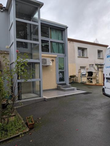 Maison 3 faces de 3 appartements + 3 garages + jardin + terrain