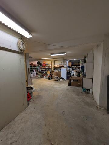 Maison 3 faces de 3 appartements + 3 garages + jardin + terrain