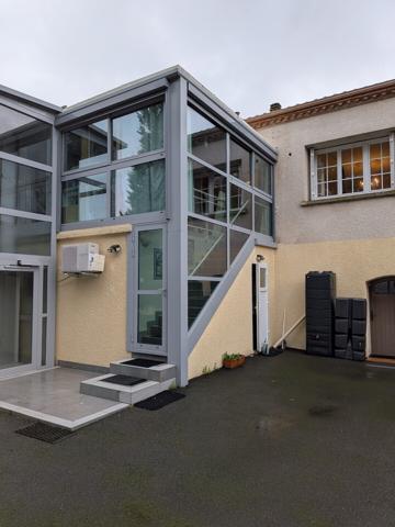 Maison 3 faces de 3 appartements + 3 garages + jardin + terrain