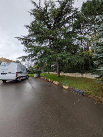 Maison 3 faces de 3 appartements + 3 garages + jardin + terrain