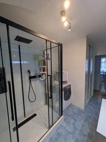 Maison 3 faces de 3 appartements + 3 garages + jardin + terrain