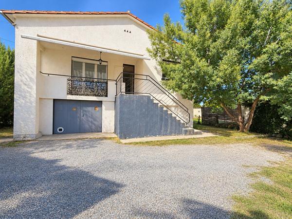 LE PASSAGE - Maison individuelle de 4 pièces principales sur sous-sol avec garage et jardin au calme.