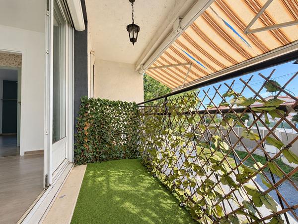 LE PASSAGE - Maison individuelle de 4 pièces principales sur sous-sol avec garage et jardin au calme.