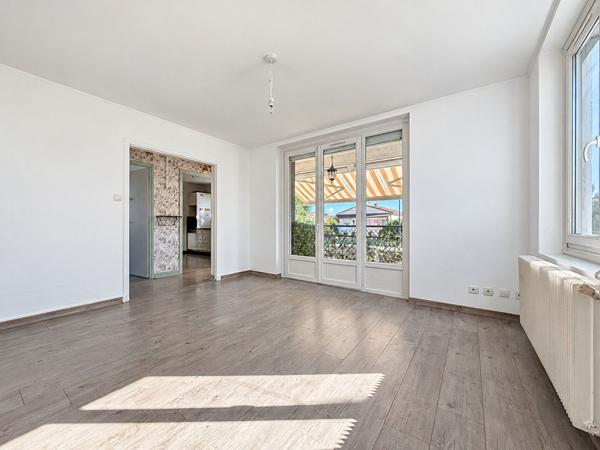 LE PASSAGE - Maison individuelle de 4 pièces principales sur sous-sol avec garage et jardin au calme.