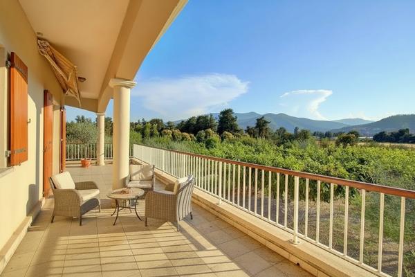 LUCCIANA - propriété familiale de 202 m² au coeur d'une oliveraie
