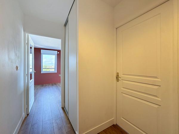 APPARTEMENT T2 RENOVE - QUAI DE BOOTZ - LAVAL - 36 m2