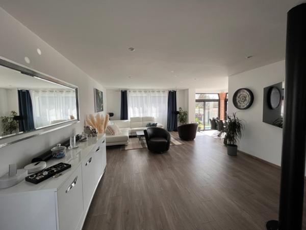 Eschau (67114) ESCHAU - Propriété 8 pièces 210 m² sur 8.50 ares + piscine - 630.000 € FA