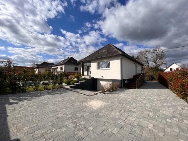 Eschau (67114) ESCHAU - Propriété 8 pièces 210 m² sur 8.50 ares + piscine - 630.000 € FA