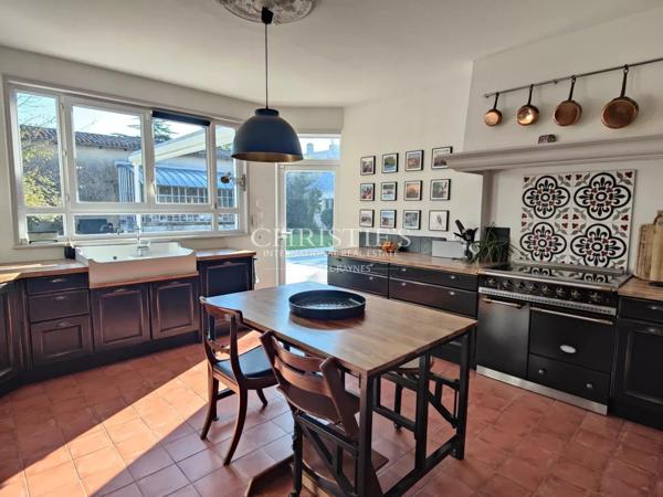 LA ROCHELLE – PROPRIETE DE CARACTERE AVEC PARC ARBORE A 10 MINUTES DE LA PLACE DU MARCHE