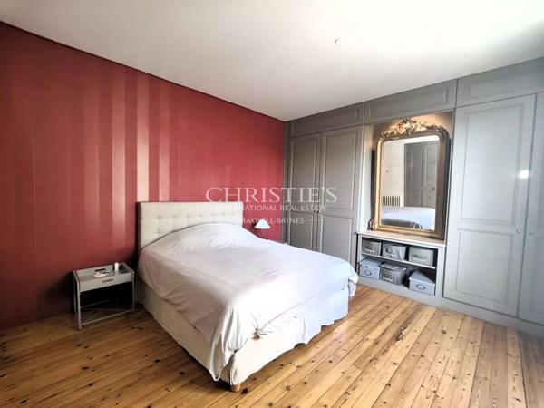 LA ROCHELLE – PROPRIETE DE CARACTERE AVEC PARC ARBORE A 10 MINUTES DE LA PLACE DU MARCHE