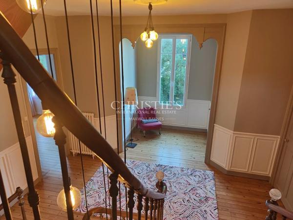 LA ROCHELLE – PROPRIETE DE CARACTERE AVEC PARC ARBORE A 10 MINUTES DE LA PLACE DU MARCHE