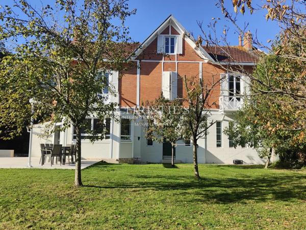 LA ROCHELLE – PROPRIETE DE CARACTERE AVEC PARC ARBORE A 10 MINUTES DE LA PLACE DU MARCHE