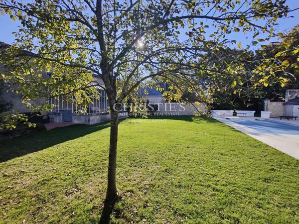 LA ROCHELLE – PROPRIETE DE CARACTERE AVEC PARC ARBORE A 10 MINUTES DE LA PLACE DU MARCHE