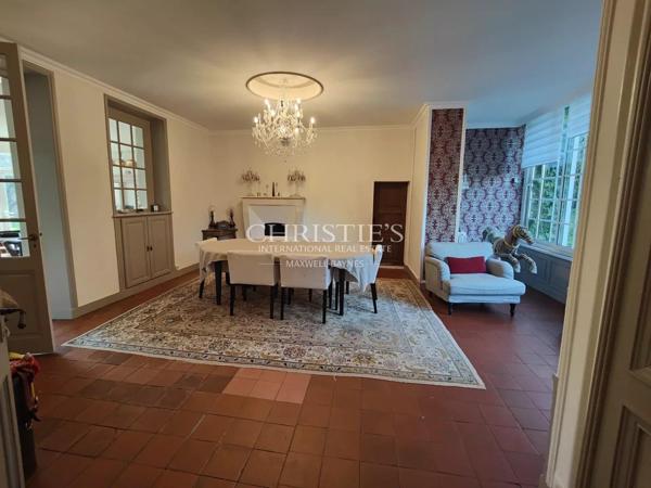 LA ROCHELLE – PROPRIETE DE CARACTERE AVEC PARC ARBORE A 10 MINUTES DE LA PLACE DU MARCHE