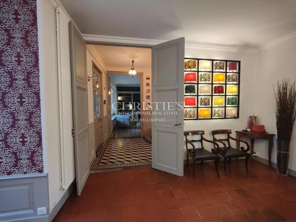 LA ROCHELLE – PROPRIETE DE CARACTERE AVEC PARC ARBORE A 10 MINUTES DE LA PLACE DU MARCHE