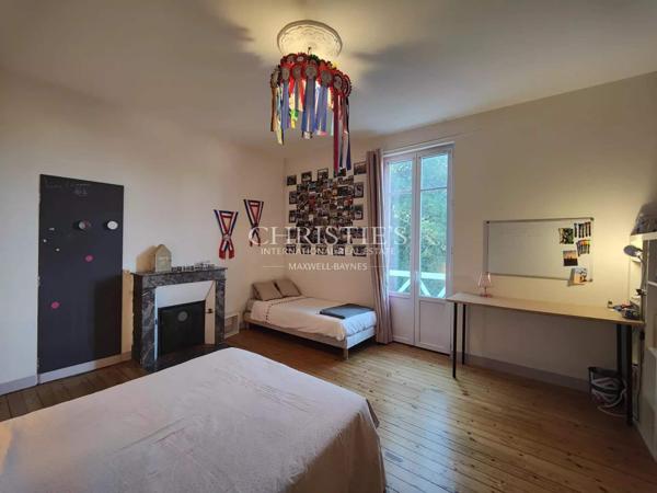 LA ROCHELLE – PROPRIETE DE CARACTERE AVEC PARC ARBORE A 10 MINUTES DE LA PLACE DU MARCHE