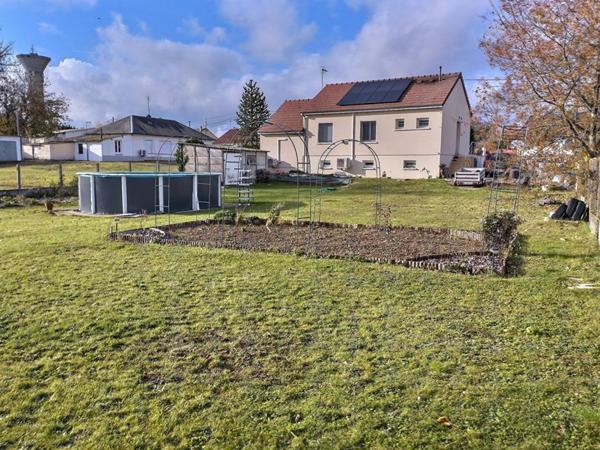 Maison 130 m2 avec piscine, terrain 1148 m2 et sous-sol- Trizay-les-Bonneval (8 min de Bonneval)