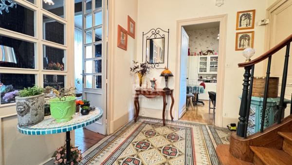 A vendre, rare à Perigueux ! Maison bourgeoise de charme avec jardin paysagé et volume généreux