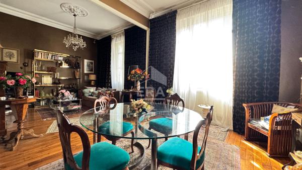 A vendre, rare à Perigueux ! Maison bourgeoise de charme avec jardin paysagé et volume généreux