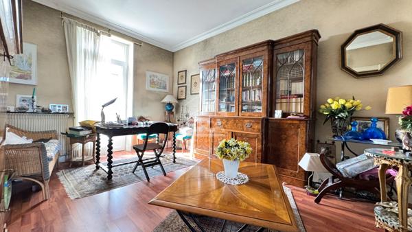 A vendre, rare à Perigueux ! Maison bourgeoise de charme avec jardin paysagé et volume généreux