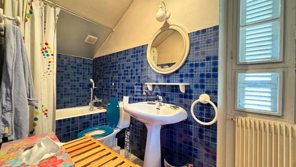 A vendre, rare à Perigueux ! Maison bourgeoise de charme avec jardin paysagé et volume généreux