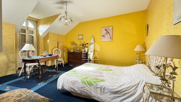 A vendre, rare à Perigueux ! Maison bourgeoise de charme avec jardin paysagé et volume généreux