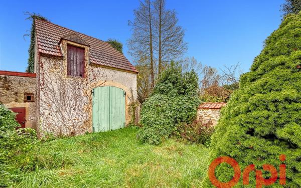 Maison à vendre    4 pièces • 540 m2 Ainay-le-Vieil