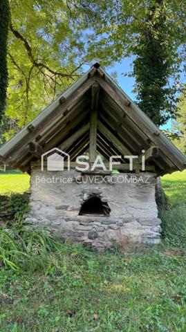 Belle propriété avec maison, mazot, four à pain et terrain agricole