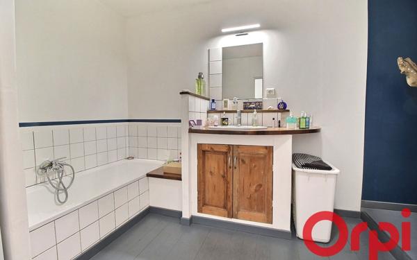 Appartement à vendre    3 pièces • 88,52 m2 Marseille 5